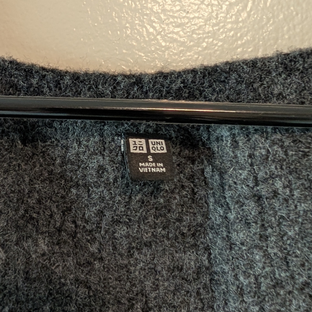 Uniqlo Dark Gray V-Neck Women's Sweater Vest - Picture 5 of 6